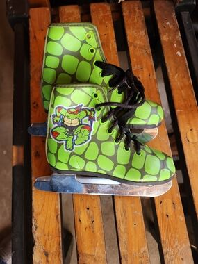 Ninja Turtle Kids Ice Skates with Turtle Shell Pattern Size 10 J